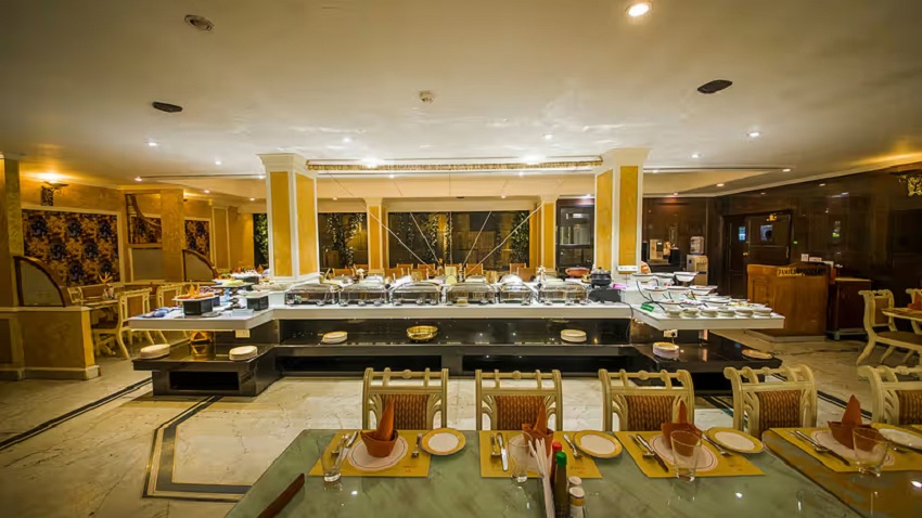 Celebrating Freedom with a Heartwarming Gesture – Free Buffet for Seniors at The Renai Cochin